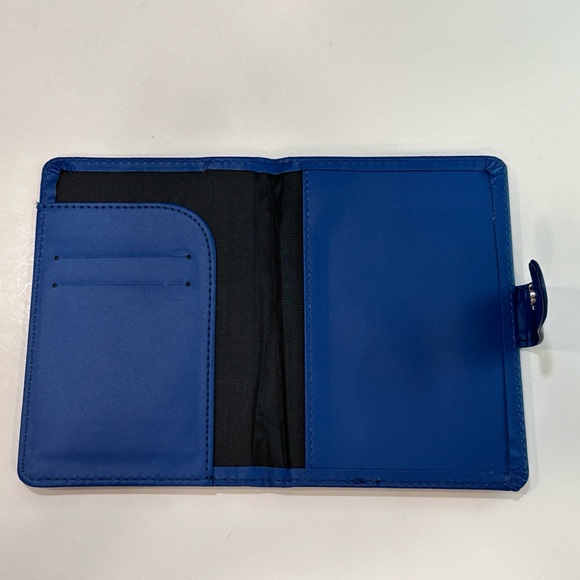 U2 UV Passport Wallet from Vibee - Picture 3 of 3